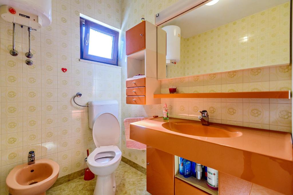 Koupelna v ubytování Holiday apartment Kali - Ugljan island