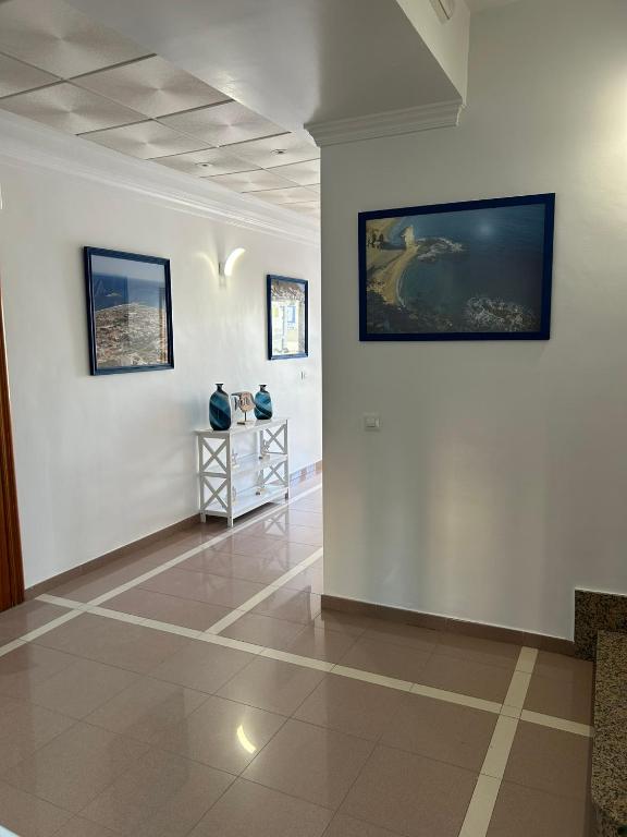 Televízia a/alebo spoločenská miestnosť v ubytovaní Hostal Juan Carlos