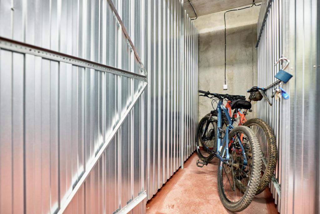 Jízda na kole v ubytování Plešivec 4U by Mountain ways nebo okolí