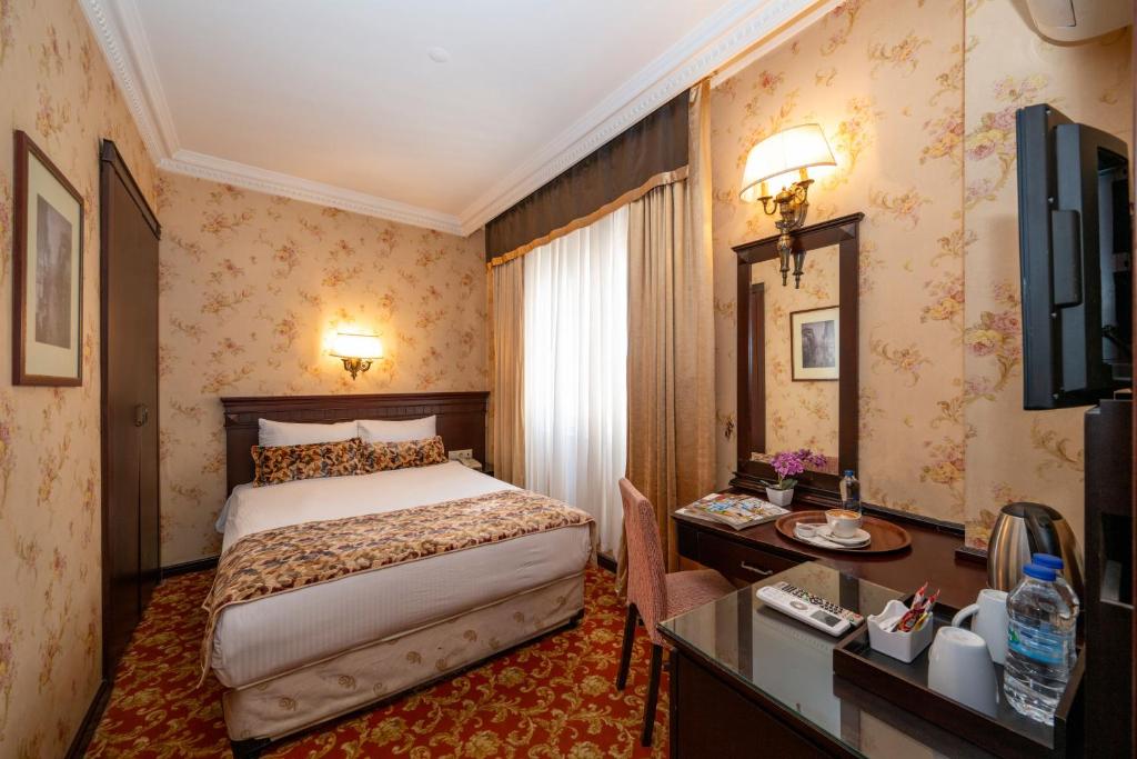 Pera Rose Hotel & SPA HB客房内的一张或多张床位