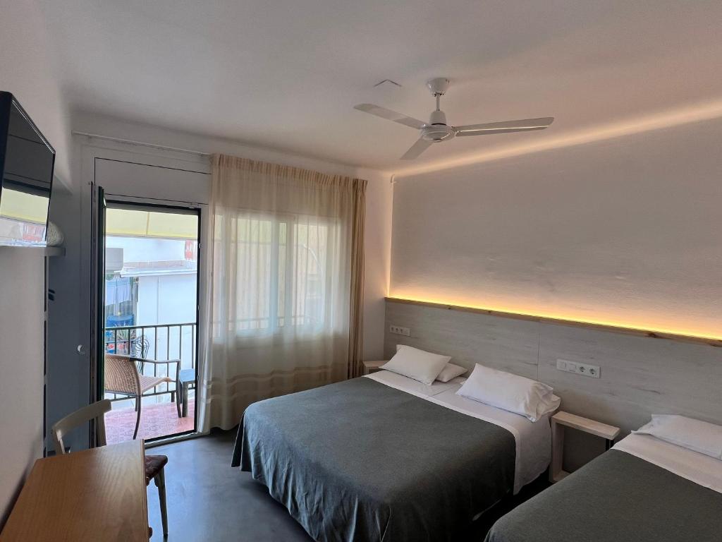 Postel nebo postele na pokoji v ubytování Hostal ROM Familiar