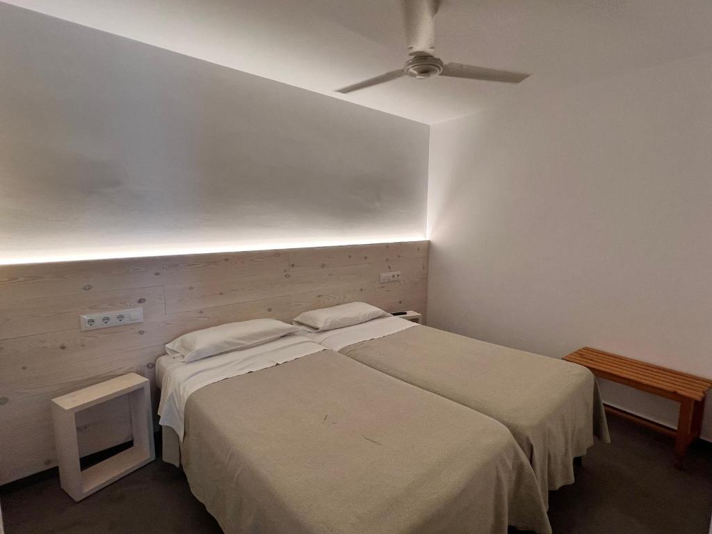 Postel nebo postele na pokoji v ubytování Hostal ROM Familiar