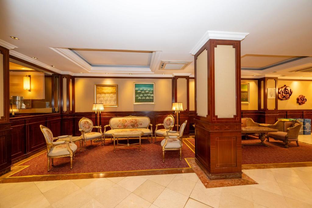 Pera Rose Hotel & SPA HB的休息区