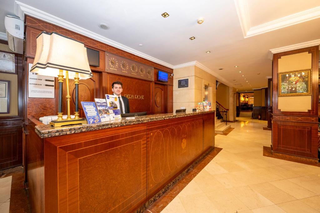 Pera Rose Hotel & SPA HB大厅或接待区