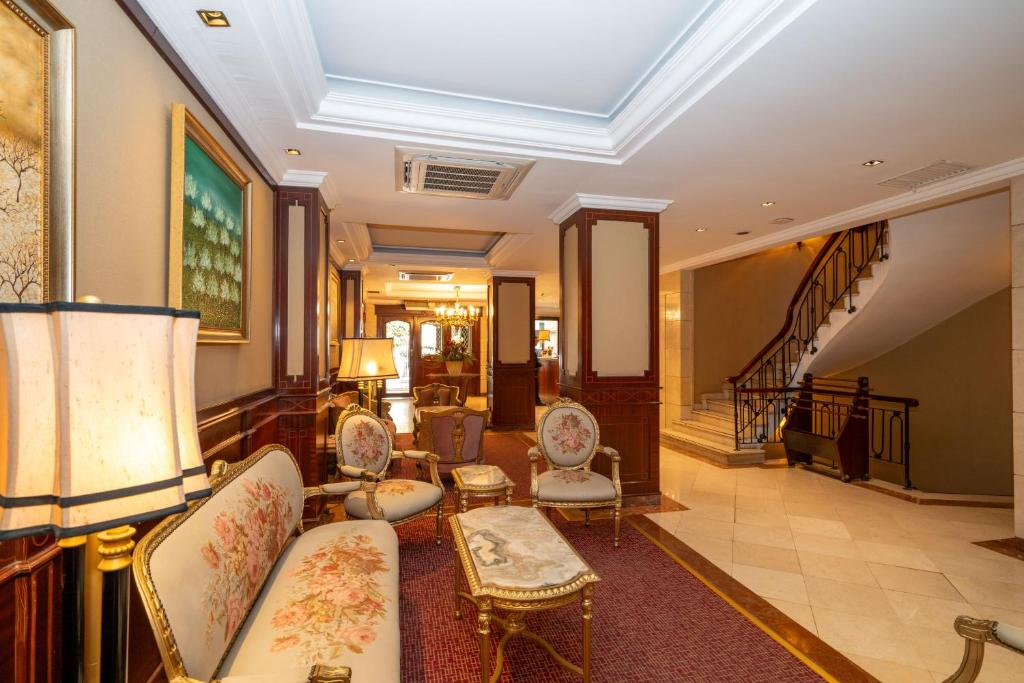Pera Rose Hotel & SPA HB的休息区