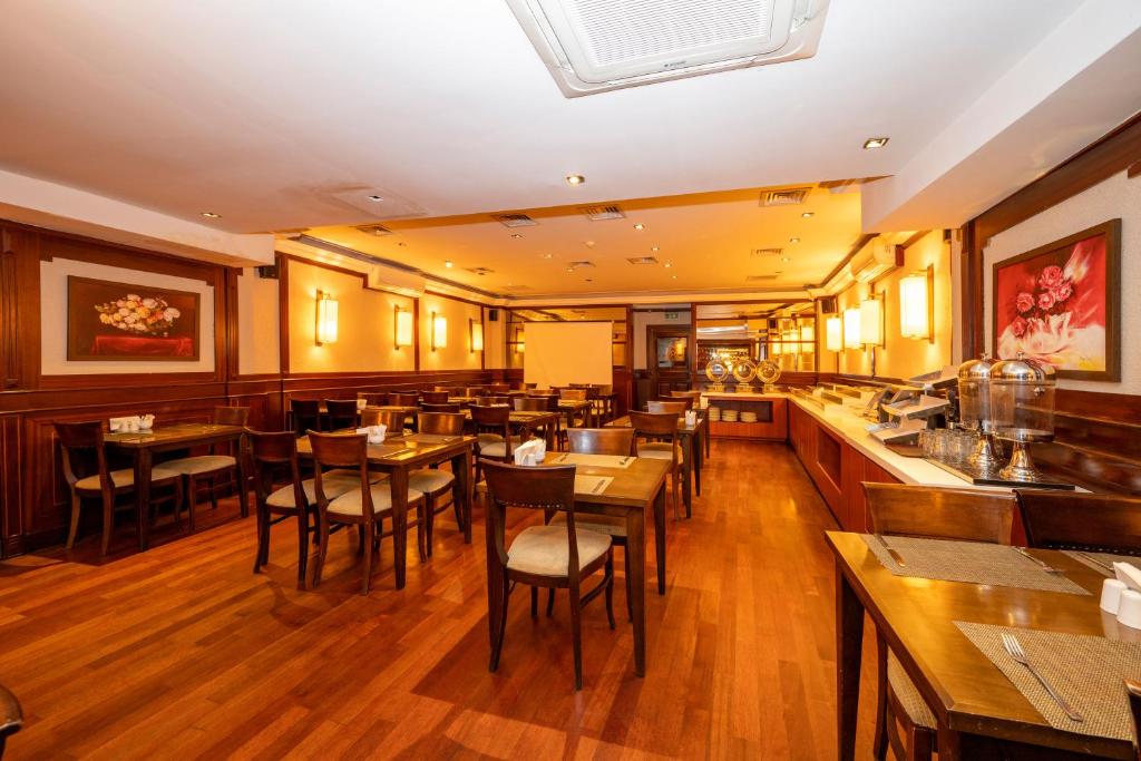 Pera Rose Hotel & SPA HB餐厅或其他用餐的地方