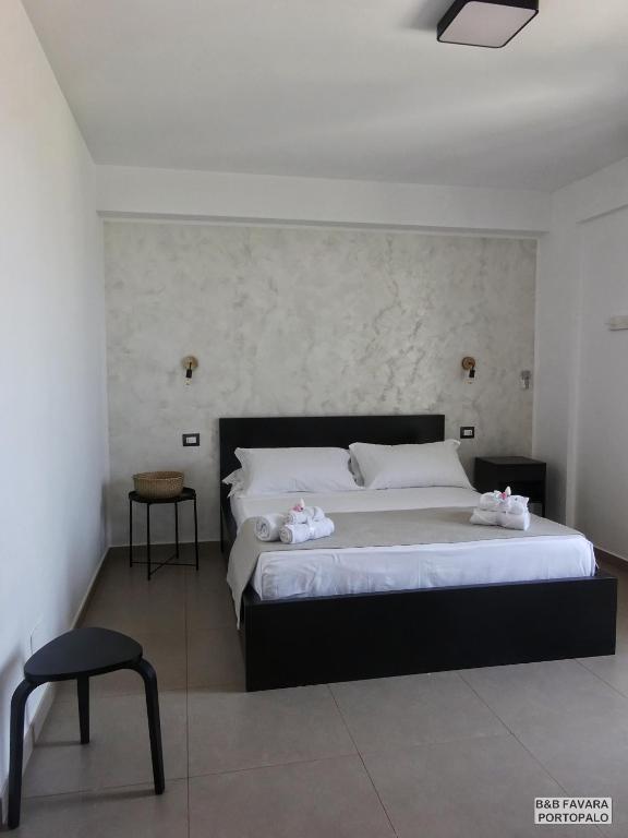 Postel nebo postele na pokoji v ubytování FAVARA Rooms