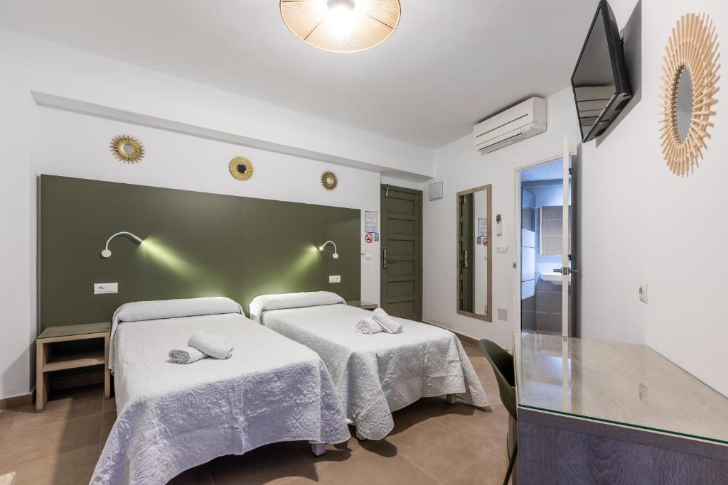 Postel nebo postele na pokoji v ubytování Hostal Alicante