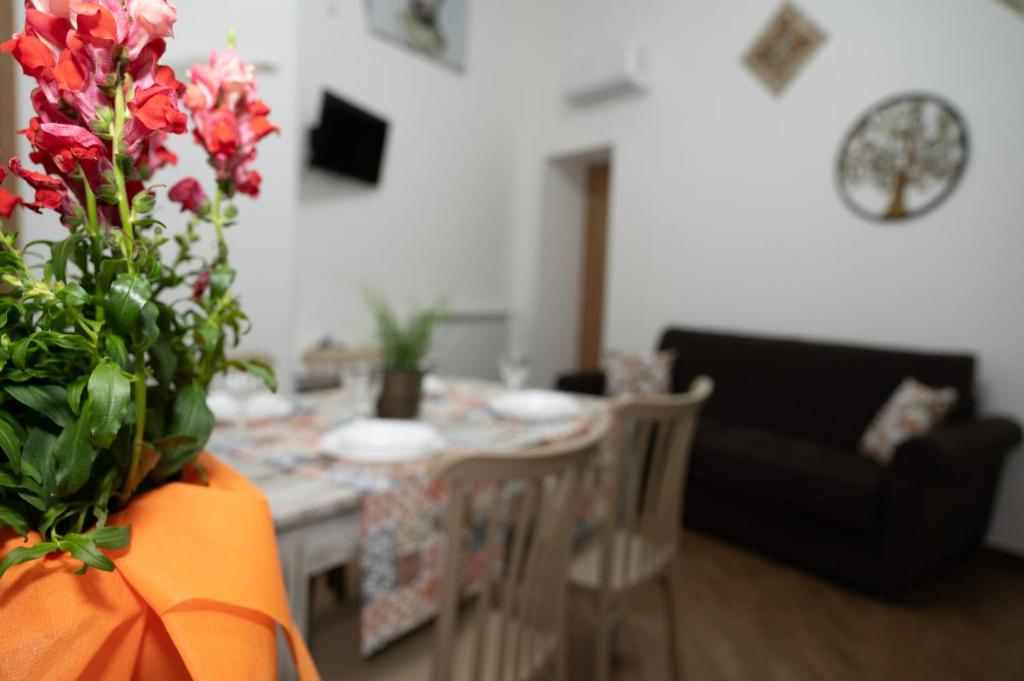 Televízia a/alebo spoločenská miestnosť v ubytovaní Il Sole dei 4 Canti