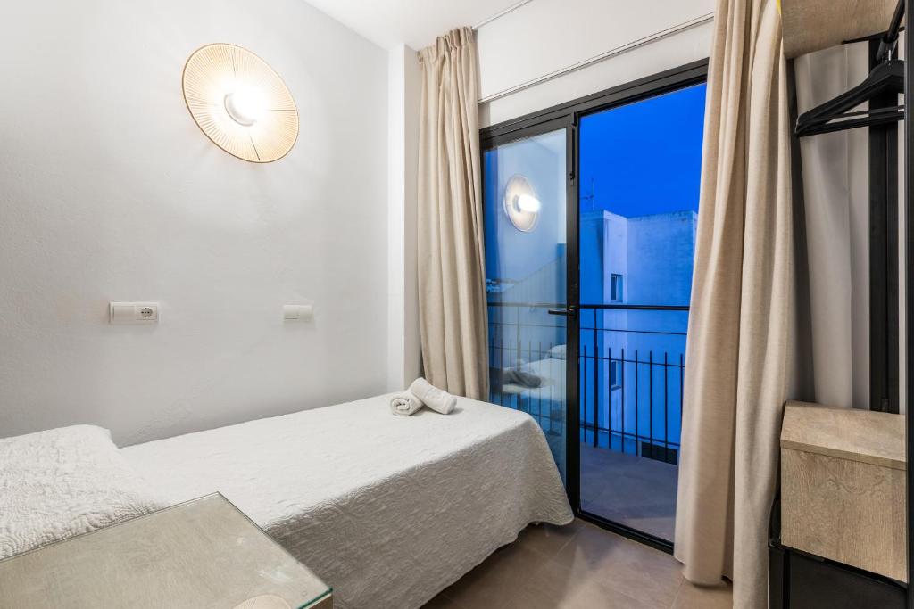 Postel nebo postele na pokoji v ubytování Hostal Alicante