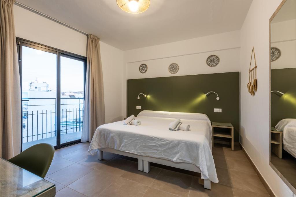 Postel nebo postele na pokoji v ubytování Hostal Alicante