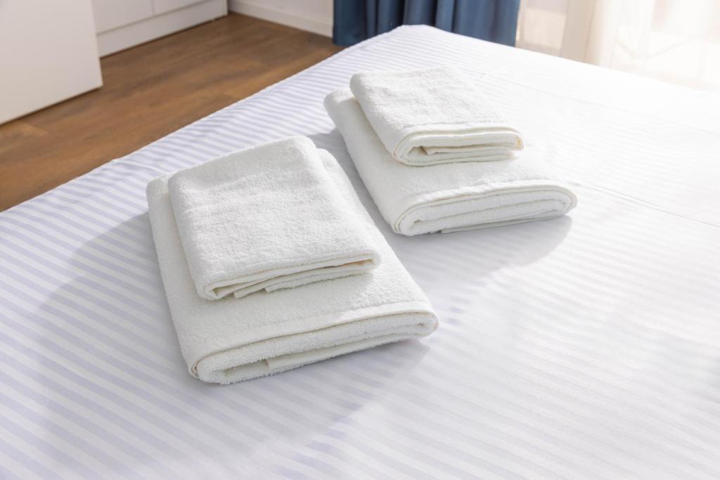 Un pat sau paturi într-o cameră la Hotel Vila MAX