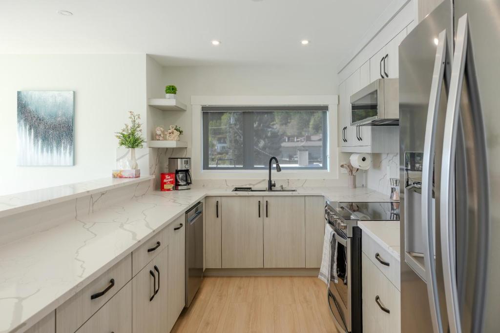Kuchyň nebo kuchyňský kout v ubytování Premium Deluxe PeachView Suites 3BR