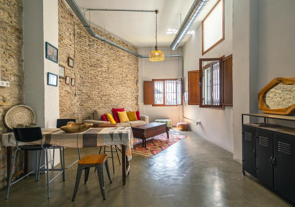 Loft-style ground floor flat