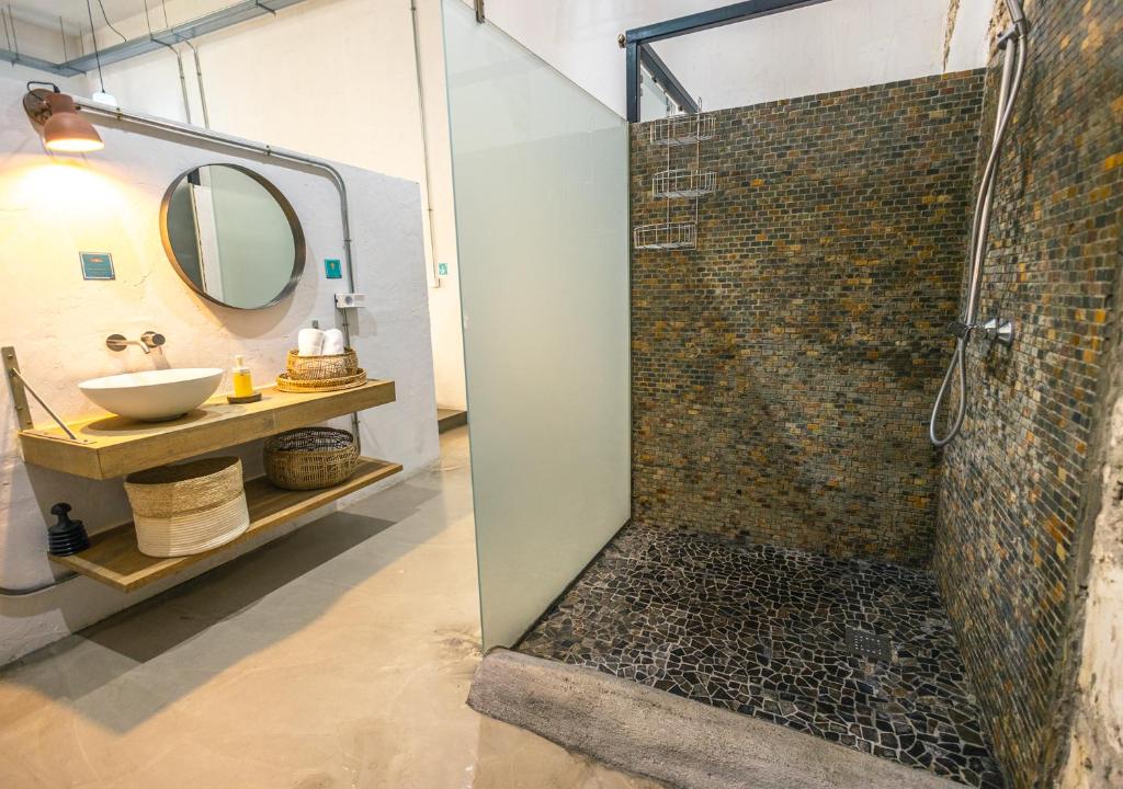 Loft-style ground floor flat - 16