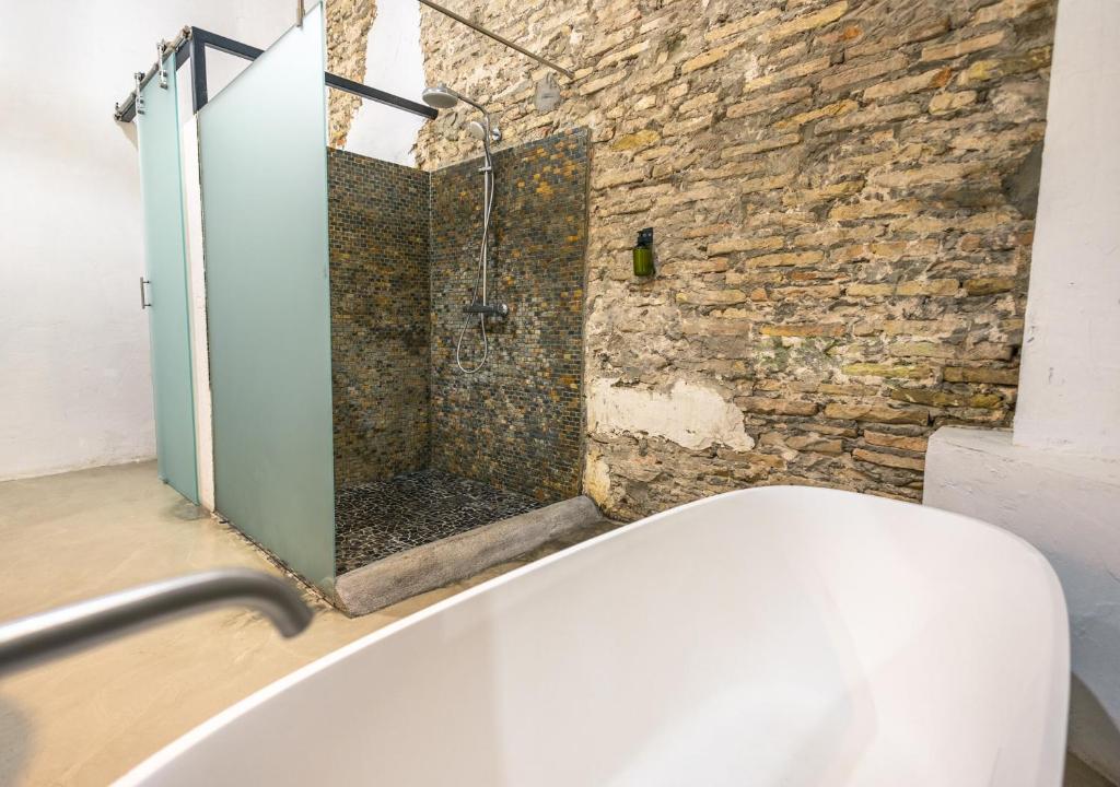 Loft-style ground floor flat - 5