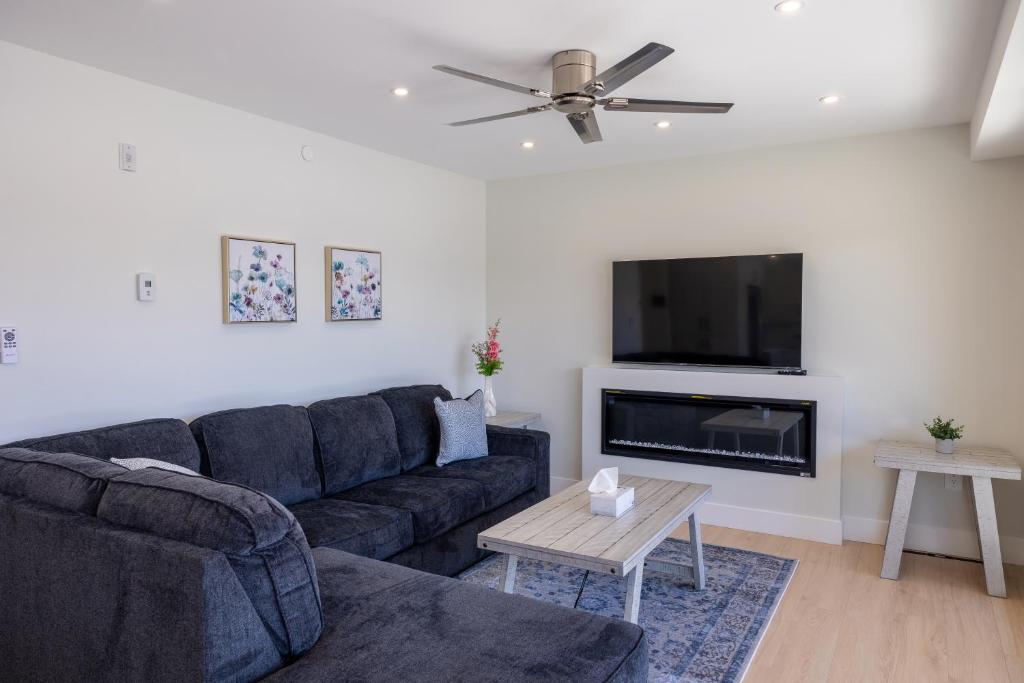 TV a/nebo společenská místnost v ubytování Premium Deluxe PeachView Suites 3BR