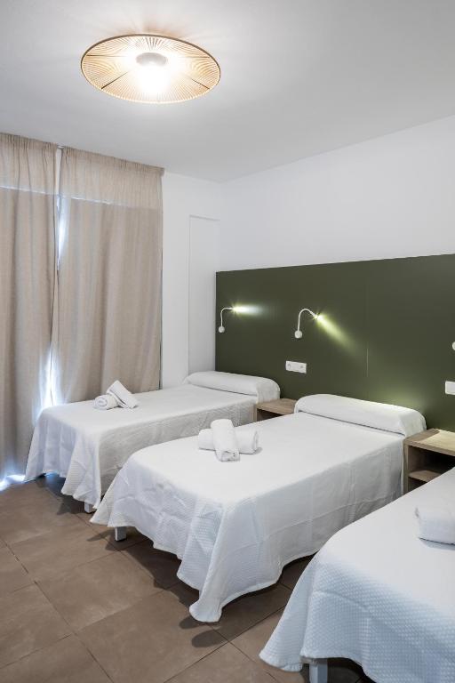Postel nebo postele na pokoji v ubytování Hostal Alicante