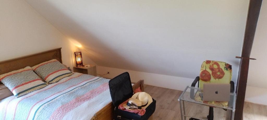 Photo de la galerie de l'établissement studio privatif pleine nature, à Saint-Germain-du-Bois