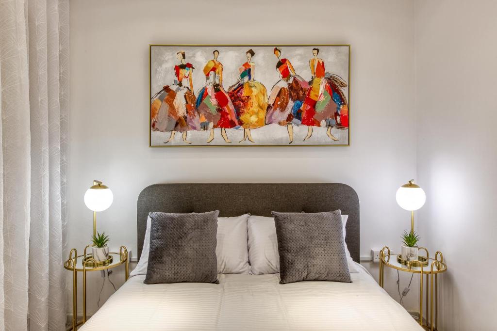 Postel nebo postele na pokoji v ubytování Stylish Valletta Suites