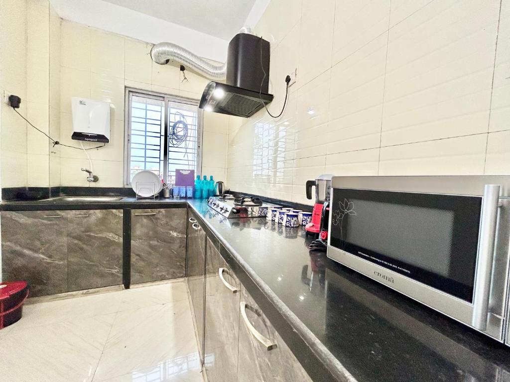 Kuchyň nebo kuchyňský kout v ubytování Yepplo Service Apartments - KOLKATA - Private Kitchen & Daily Housekeeping Service