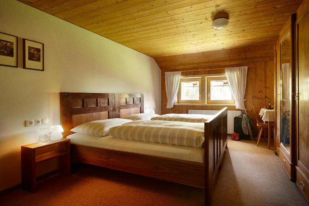 Postel nebo postele na pokoji v ubytování Haus Alpenrose