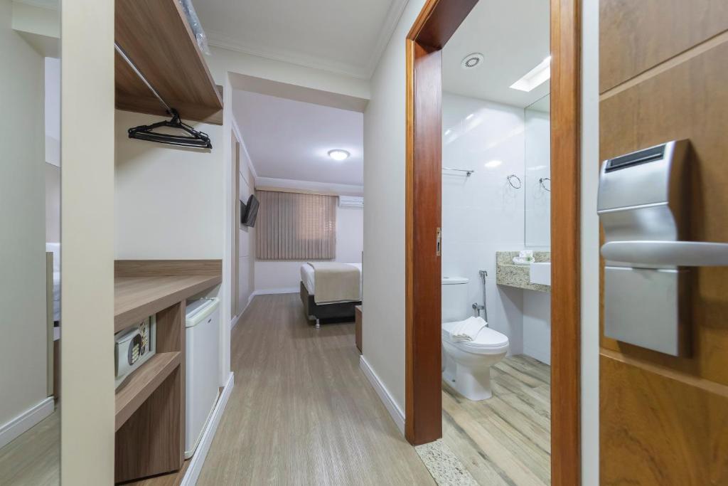 Koupelna v ubytování Hotel Thomasi Express - Londrina