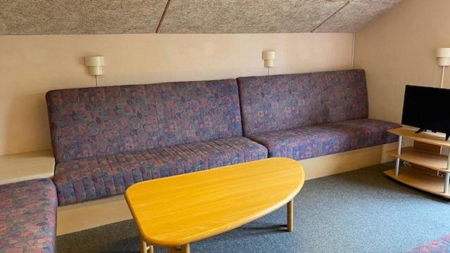 TV a/nebo společenská místnost v ubytování Læsø Efterskole