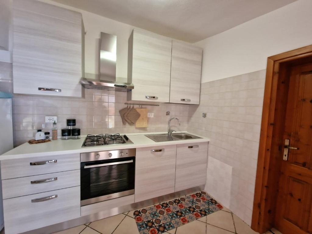Kuchyň nebo kuchyňský kout v ubytování Mammaioa house
