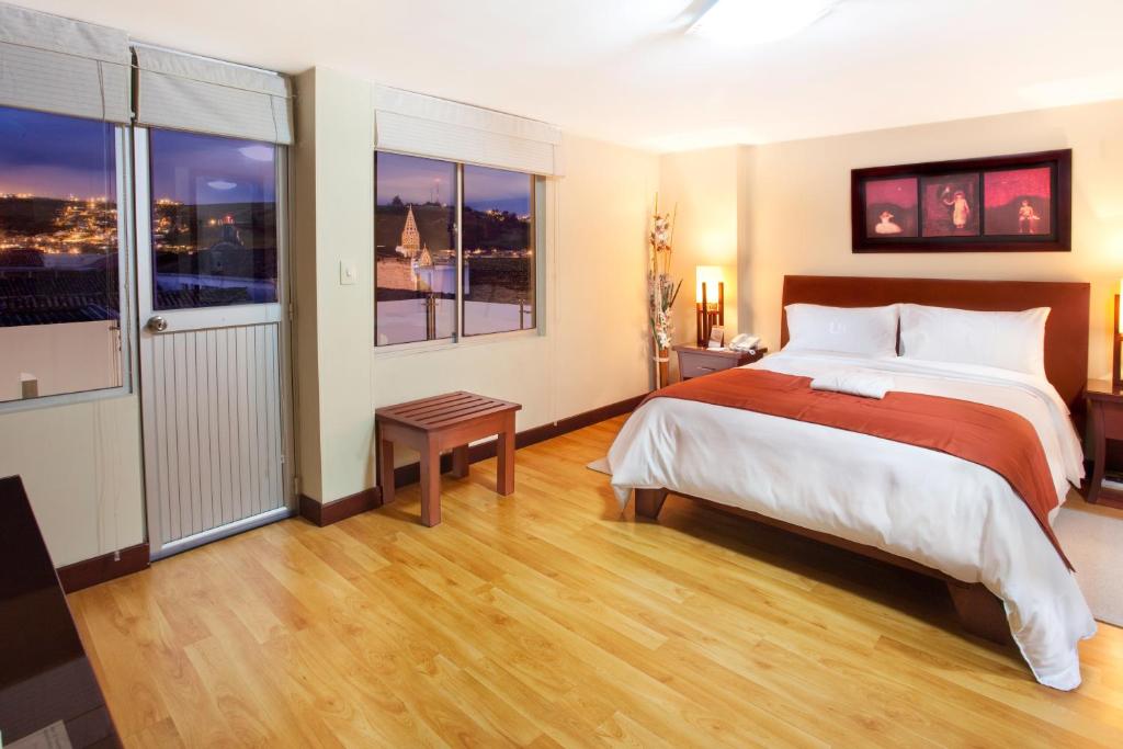 Postel nebo postele na pokoji v ubytování Loft Hotel