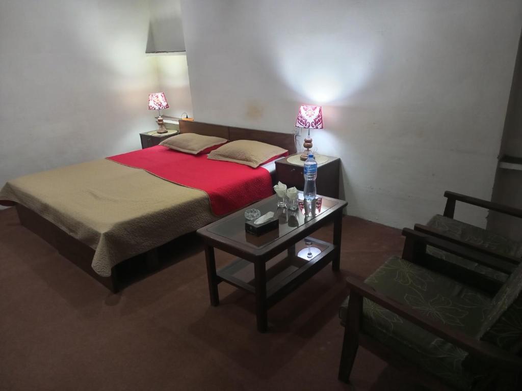 Łóżko lub łóżka w pokoju w obiekcie Palms View Hotel