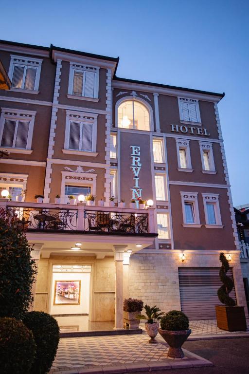 Budova, kde se hotel nachází