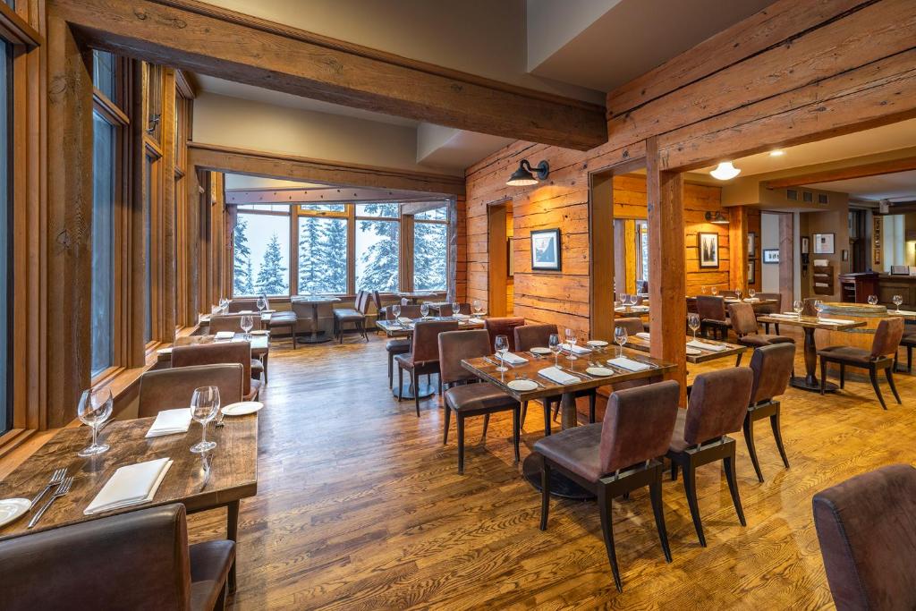 Restaurace v ubytování Emerald Lake Lodge