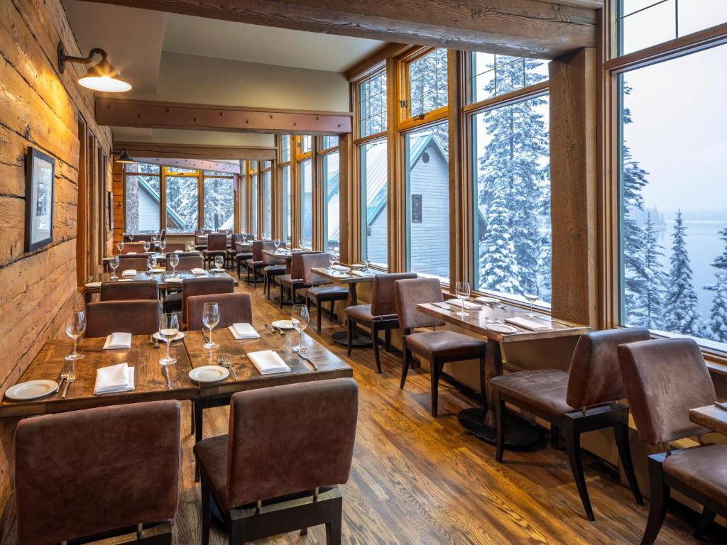 Restaurace v ubytování Emerald Lake Lodge