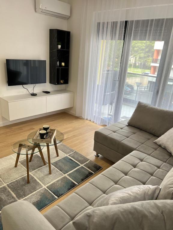 TV/trung tâm giải trí tại Apt Nina Centar