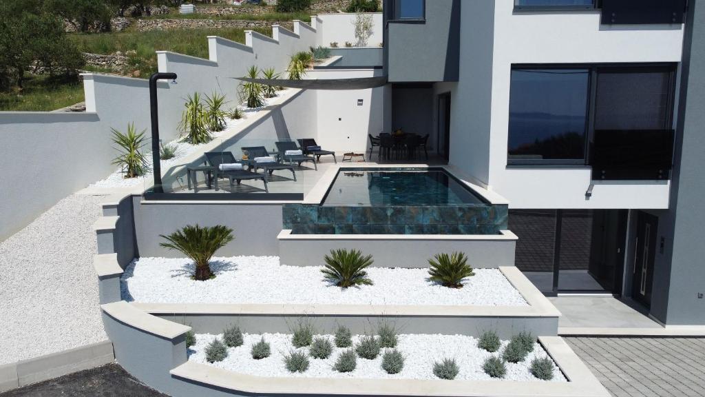 Pemandangan kolam renang di Spectacular villa X with heated pool overlooking Split and sea atau di dekatnya