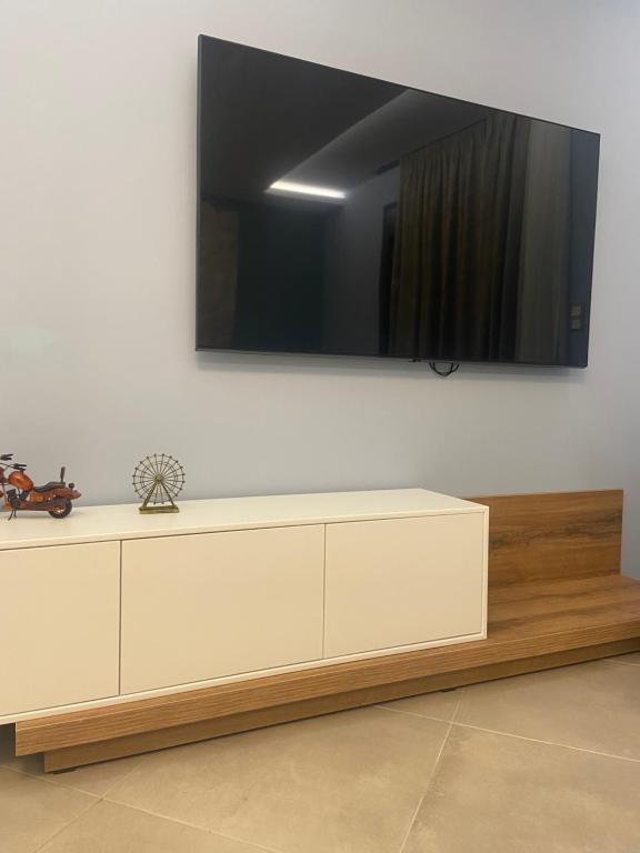 Μια τηλεόραση ή/και κέντρο ψυχαγωγίας στο Luxurious and relax apartment