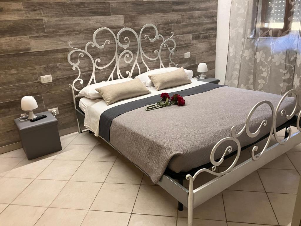 A bed or beds in a room at Gadem Apartment