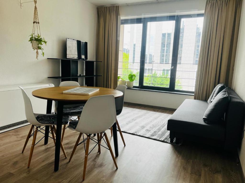 Televisyen dan/atau pusat hiburan di Jardin Botanique