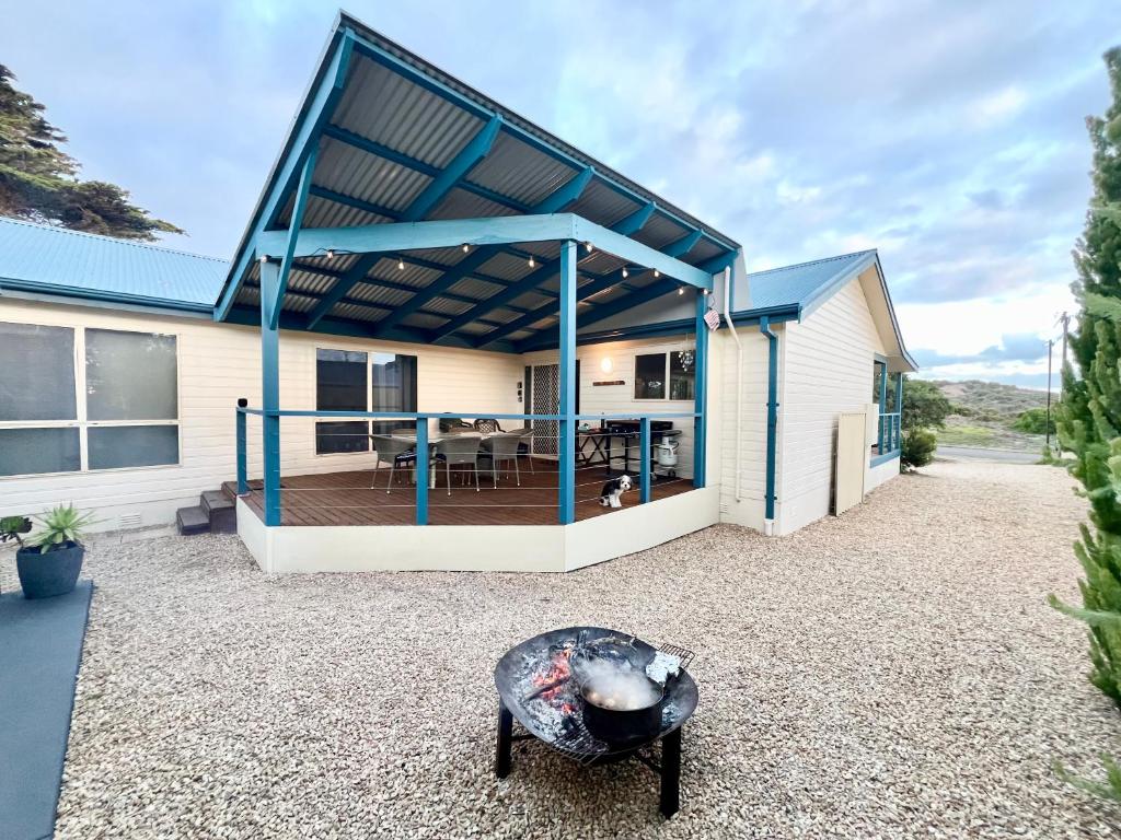 ein Haus mit einem großen Dach und einer Terrasse in der Unterkunft Beachwood - Front Row Goolwa Beach, Pet Friendly in Goolwa South