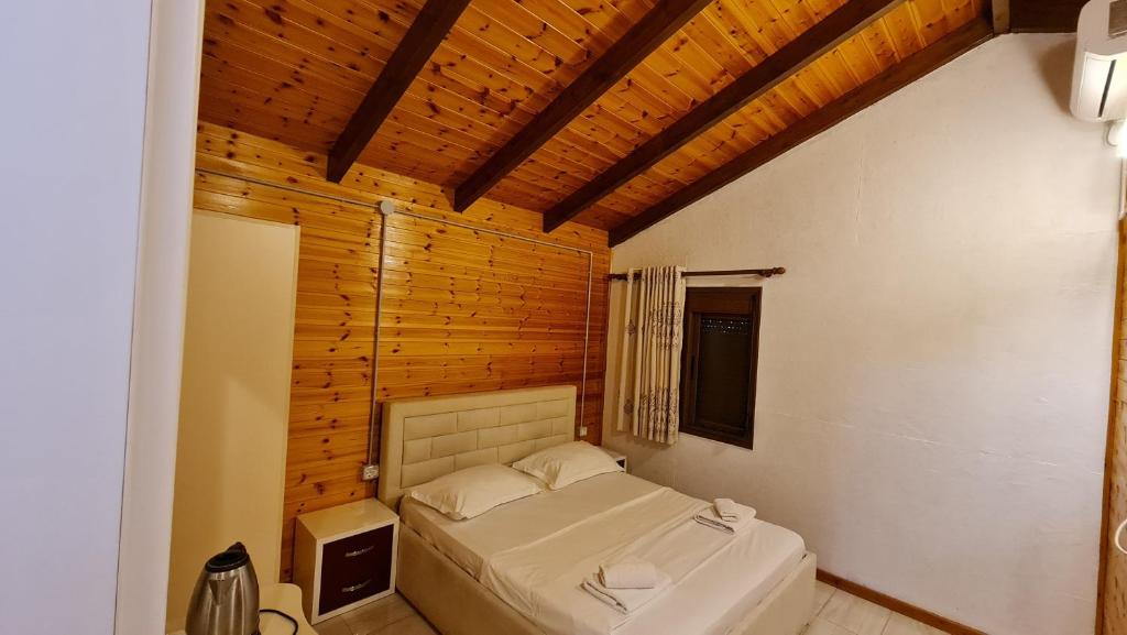 Postel nebo postele na pokoji v ubytování Villa Skenderi