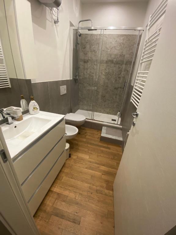 A bathroom at LEO'S HOME