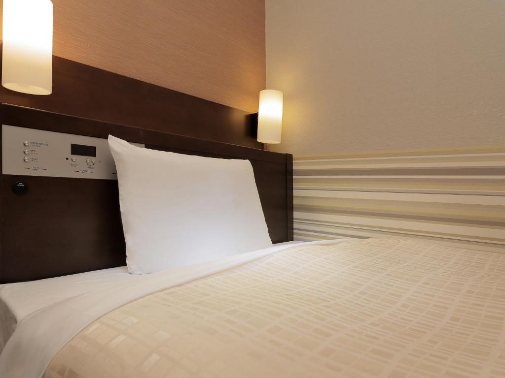 Postel nebo postele na pokoji v ubytování Keio Presso Inn Kanda