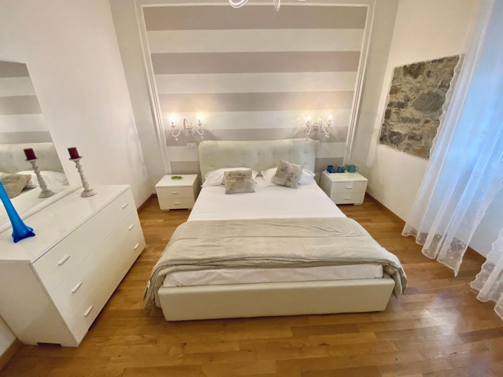 A bed or beds in a room at LEO'S HOME