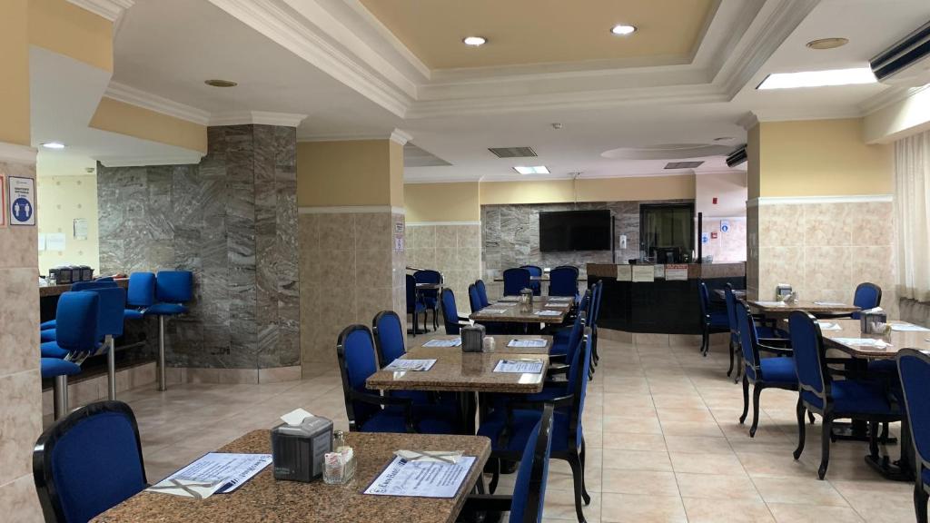 TV a/nebo společenská místnost v ubytování Eurohotel