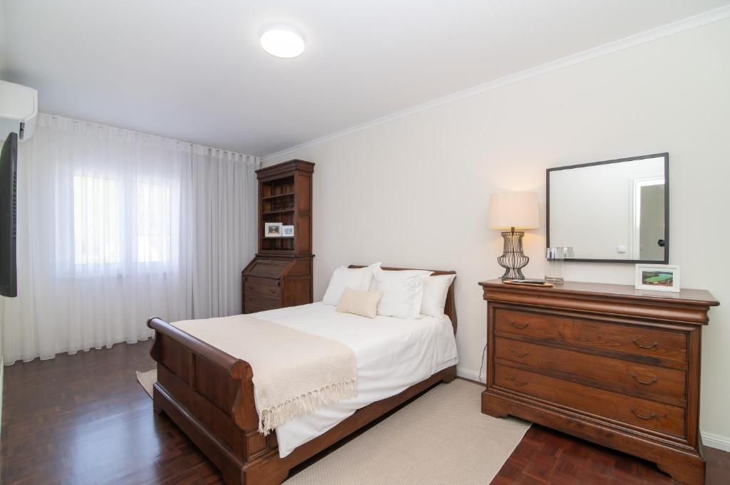 Casa Cecilia Meireles - Four-Bedroom House