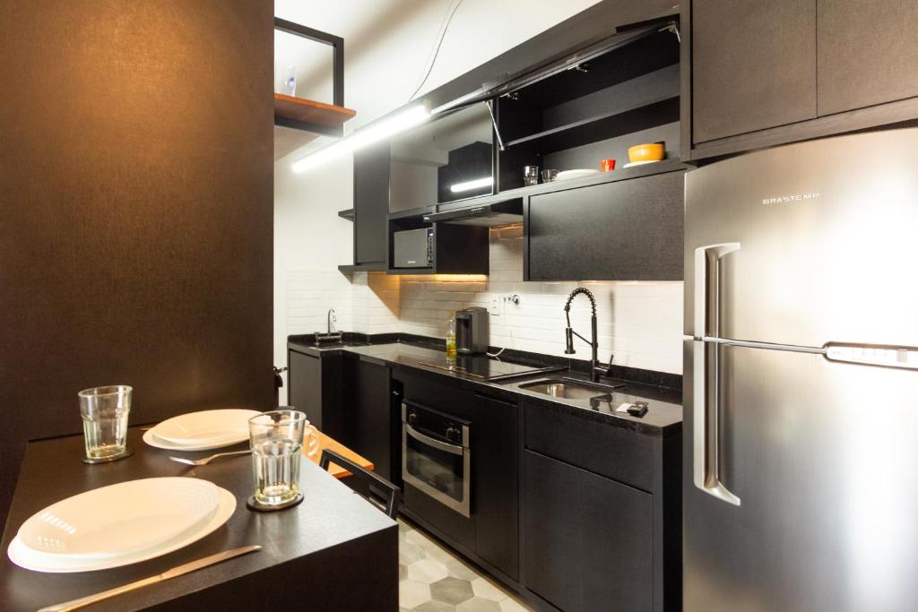 Kuchyň nebo kuchyňský kout v ubytování Studio a 100m Bosque, Centro e Cambuí- Home Office, Piscina, Sauna, Jacuzzi, Fitness