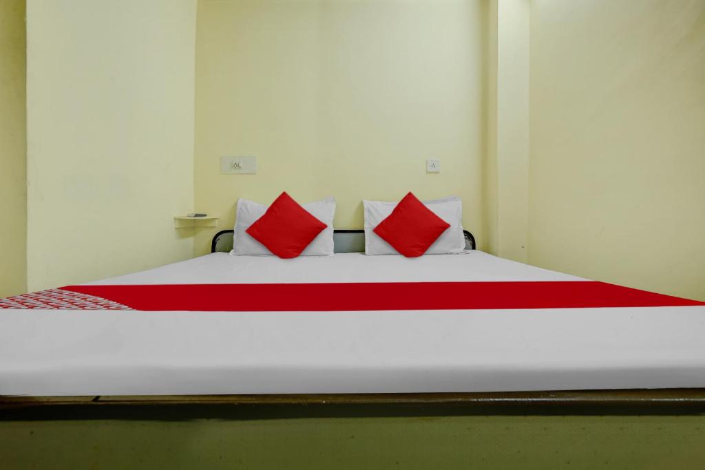 Ein Bett oder Betten in einem Zimmer der Unterkunft OYO Hotel Inderprasth