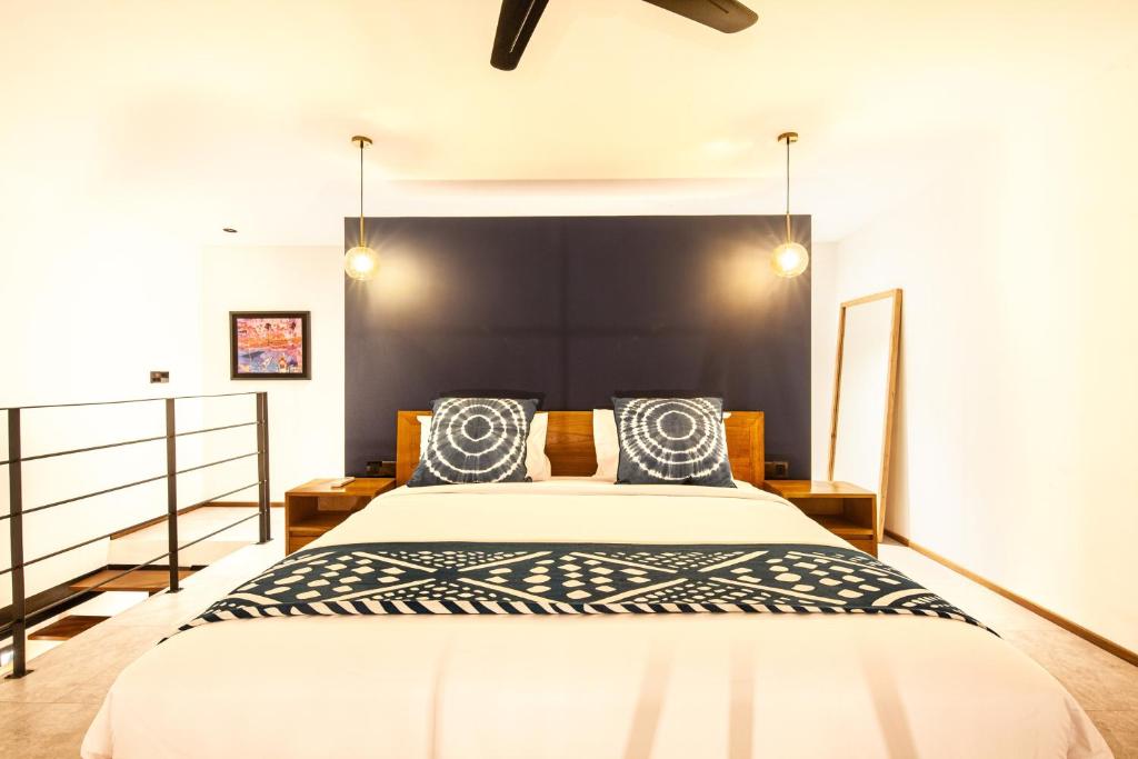 Postel nebo postele na pokoji v ubytování Contemporary Loft 200m From Canggu Shoreline