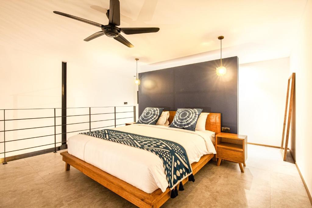 Postel nebo postele na pokoji v ubytování Contemporary Loft 200m From Canggu Shoreline